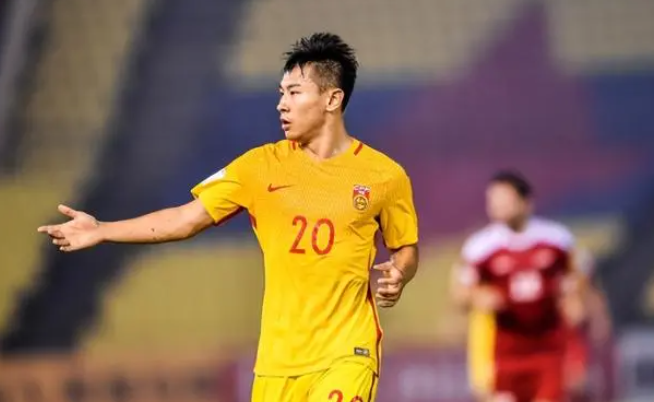 沪媒曝伊万坐在火山口仍拒召老将:于汉超吴曦张稀哲均难入其法眼