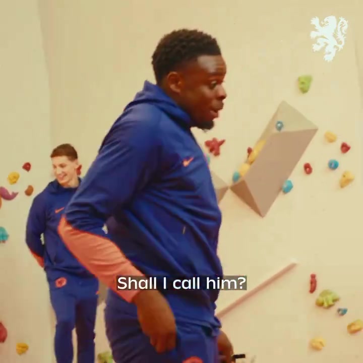 暖心!贝林厄姆得知自己是患癌儿童的偶像,通过电话与孩子聊天