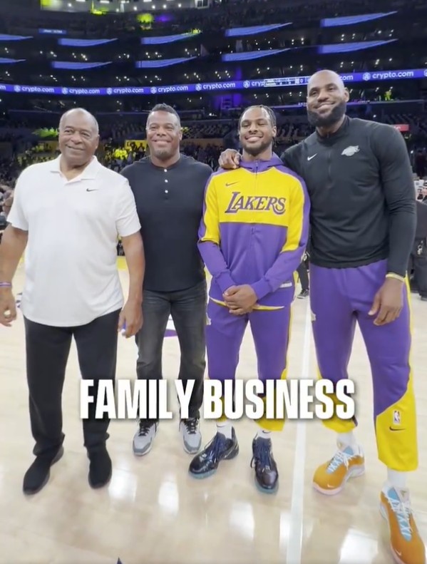 小格里菲：詹姆斯NBA首个圣诞就是在我家过的 我永远是他的粉丝